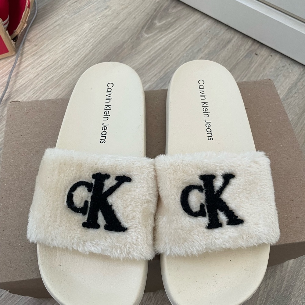 Calvin Klein Fluff Slides
